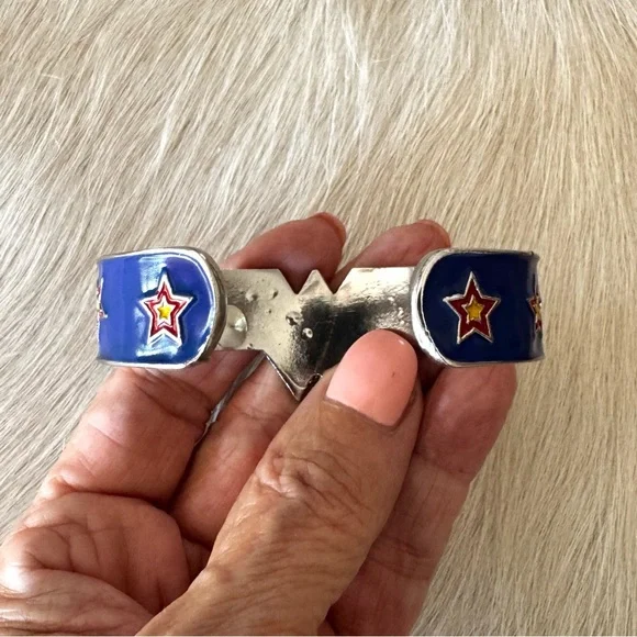 BUNDLE ME! Fun Wonder Woman fashion bracelet (OS adjustable) - Picture 6 of 8